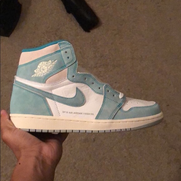 Turbo Green Jordan 1s - Picture 1 of 5